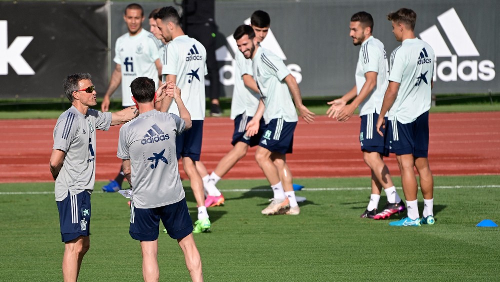 Spain squad at training (©AFP)